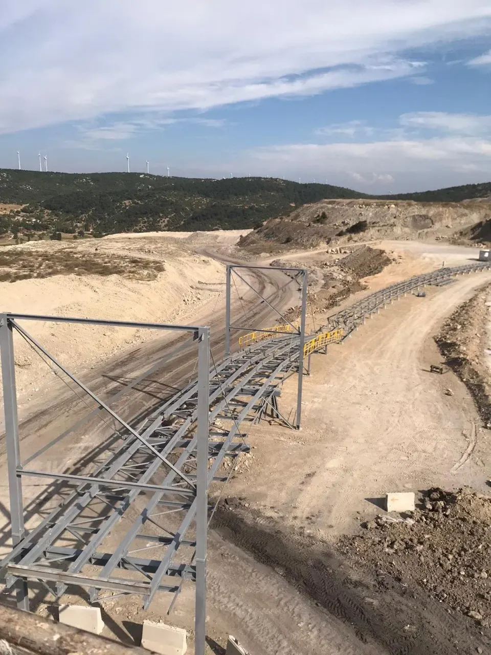 Açık ocakta konveyör yapısı